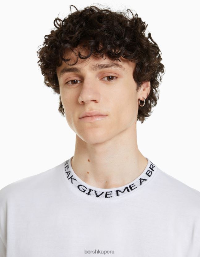 blanco Bershka hombres camiseta boxy fit de manga corta con cuello estampado 806J6B2716