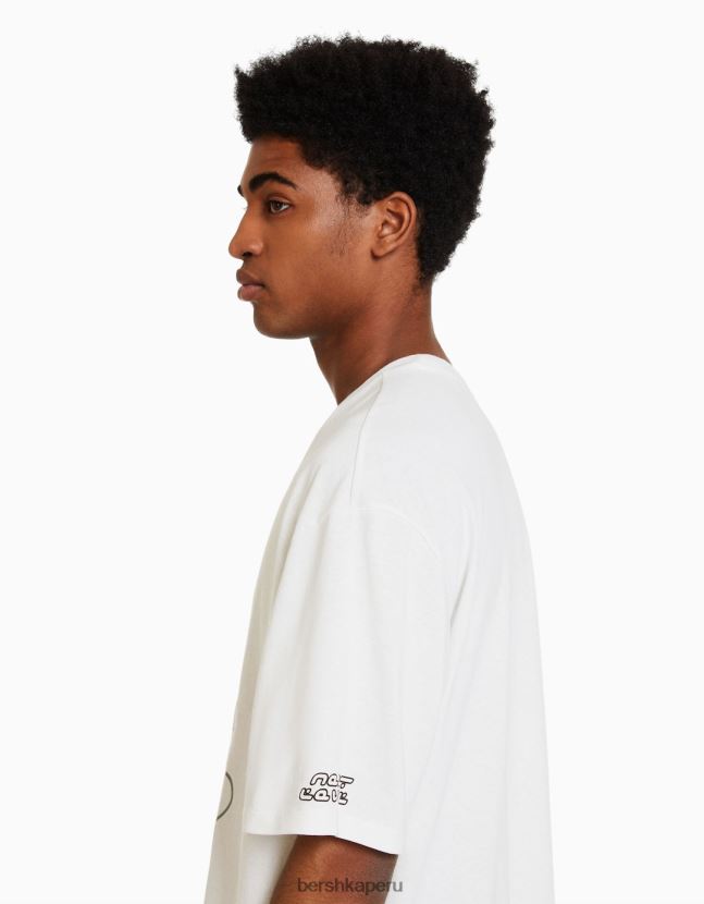 blanco Bershka hombres camiseta boxy fit de manga corta con estampado metalizado 806J6B2753
