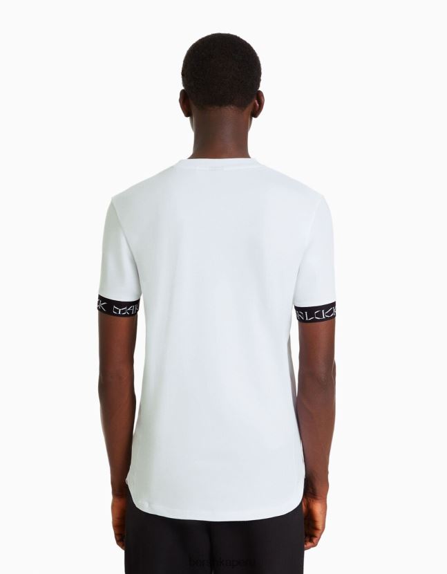 blanco Bershka hombres camiseta muscle fit de manga corta con detalle de rayas 806J6B2688