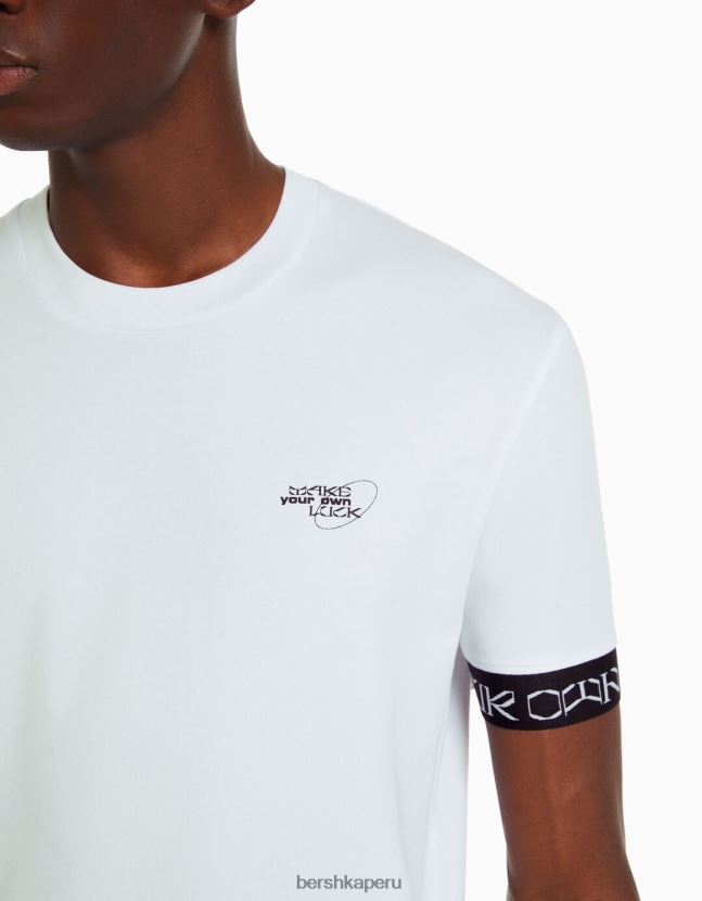 blanco Bershka hombres camiseta muscle fit de manga corta con detalle de rayas 806J6B2688