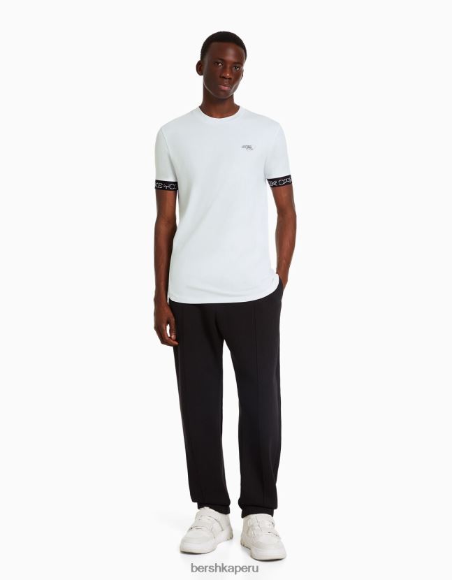 blanco Bershka hombres camiseta muscle fit de manga corta con detalle de rayas 806J6B2688