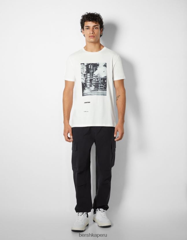 blanquecino Bershka hombres camiseta de manga corta con estampado fotográfico 806J6B2674
