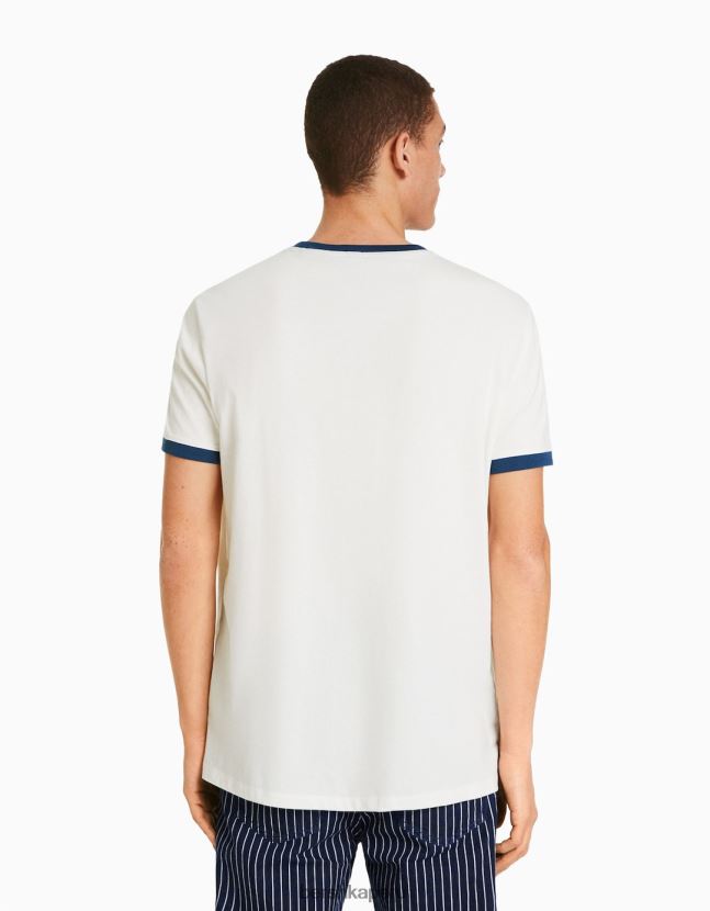 blanquecino Bershka hombres camiseta regular fit de manga corta con canalé en contraste 806J6B2634