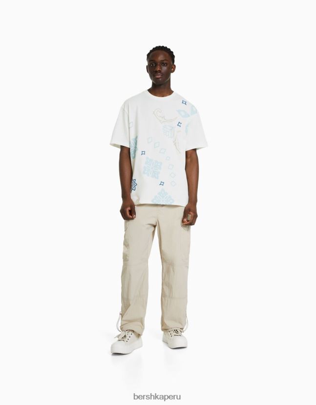 blanquecino Bershka hombres playera de manga corta con estampado boxy fit 806J6B2704