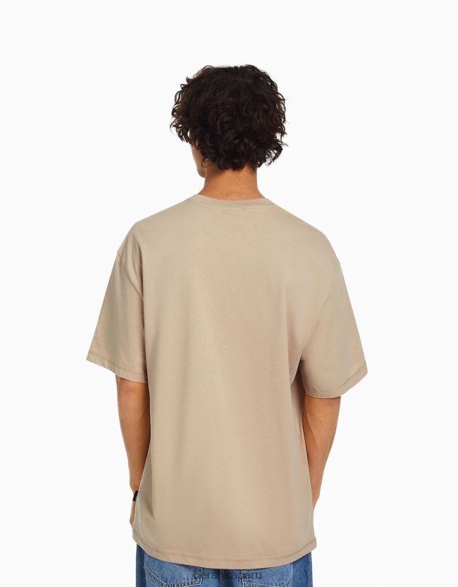 camello Bershka hombres camiseta de manga corta con estampado regular fit 806J6B2720