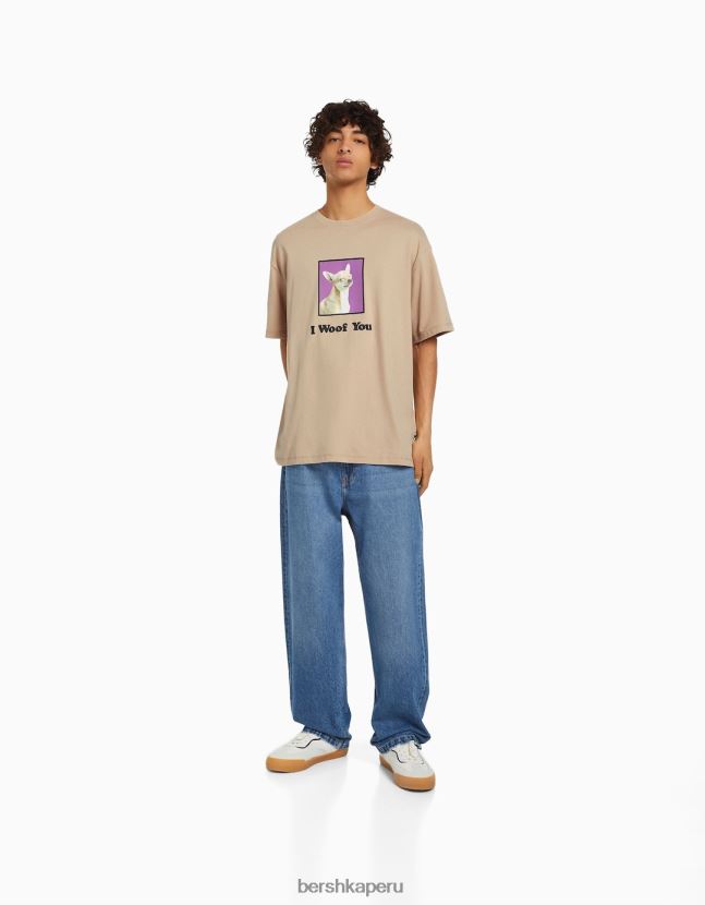 camello Bershka hombres camiseta de manga corta con estampado regular fit 806J6B2720