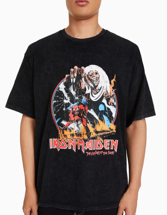 gris oscuro Bershka hombres camiseta de manga corta con estampado de doncella de hierro 806J6B2728