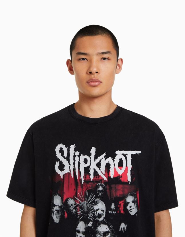 gris oscuro Bershka hombres playera de manga corta con estampado slipknot 806J6B2729