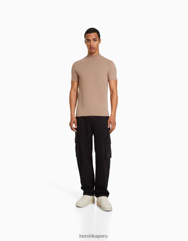 marrón Bershka hombres camiseta de manga corta con cuello alto 806J6B2744