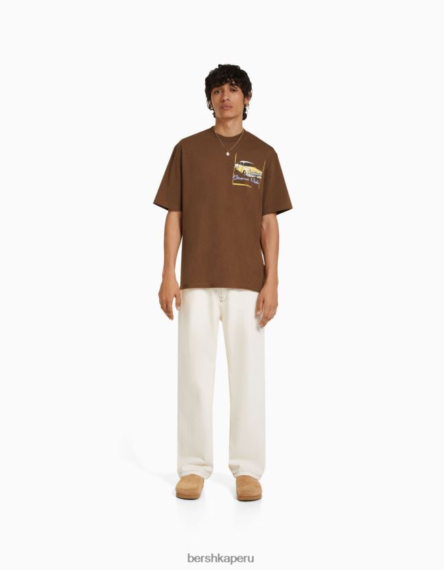marrón Bershka hombres playera de manga corta con estampado boxy fit 806J6B2713