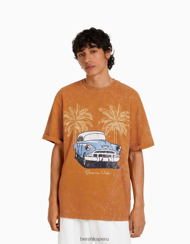 naranja oscuro Bershka hombres camiseta boxy fit estampada con manga corta enrollable 806J6B2712