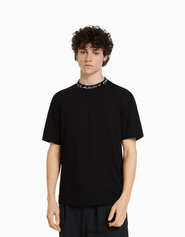 negro Bershka hombres camiseta boxy fit de manga corta con cuello estampado 806J6B2717