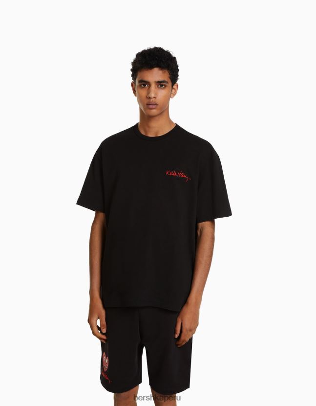 negro Bershka hombres camiseta de manga corta con estampado de keith haring 806J6B2601