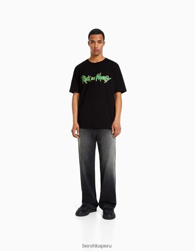 negro Bershka hombres camiseta de manga corta con estampado de rick & morty 806J6B2854