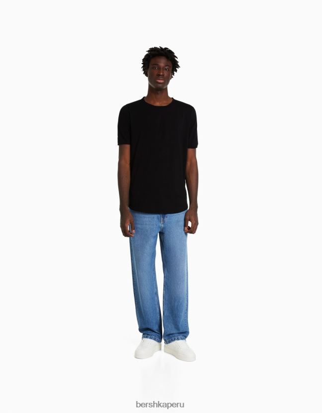 negro Bershka hombres playera de manga corta con ajuste elástico 806J6B2845