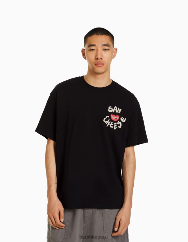 negro Bershka hombres playera de manga corta con estampado boxy fit 806J6B2636