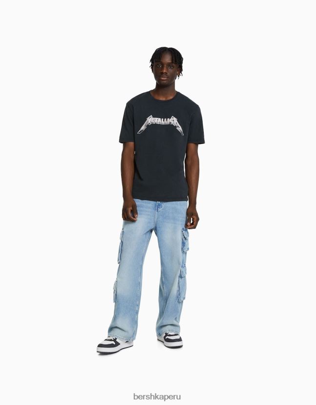negro Bershka hombres playera desteñida de ajuste fácil con estampado de Metallica 806J6B2790