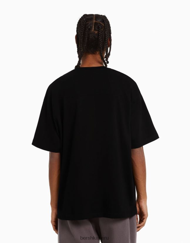 negro Bershka hombres playera oversize de manga corta estampada 806J6B2687