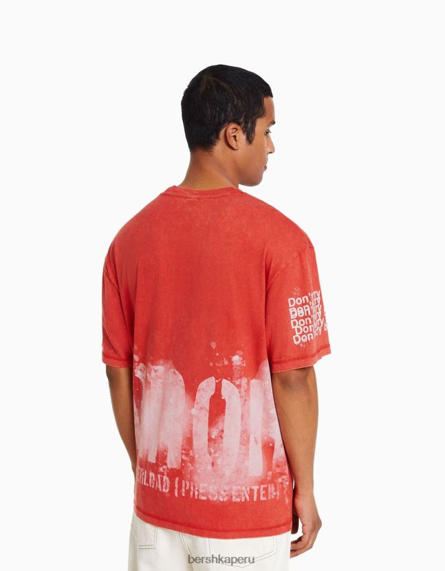 rojo Bershka hombres camiseta de manga corta con estampado desteñido 806J6B2840