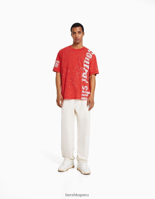 rojo Bershka hombres camiseta de manga corta con estampado desteñido 806J6B2840