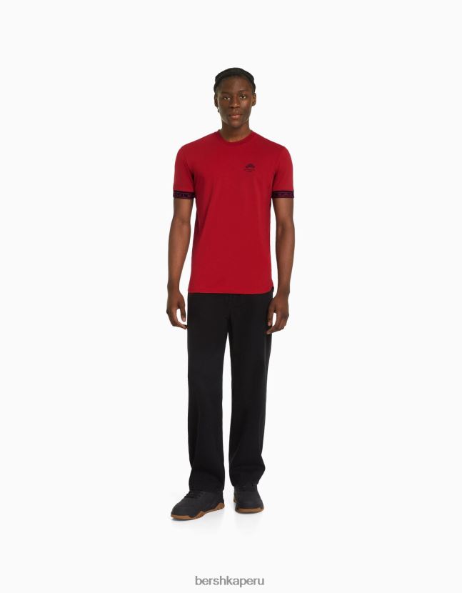 rojo Bershka hombres camiseta muscle fit de manga corta con detalle de rayas 806J6B2692