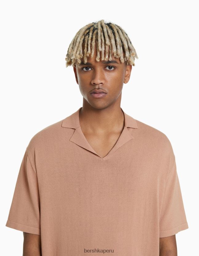 rosa Bershka hombres polo de manga corta con cuello resort 806J6B2820