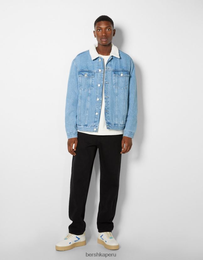 azul claro Bershka hombres chaqueta vaquera con forro polar 806J6B3102