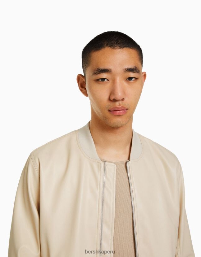 beige Bershka hombres chaqueta bomber de piel sintética 806J6B3065