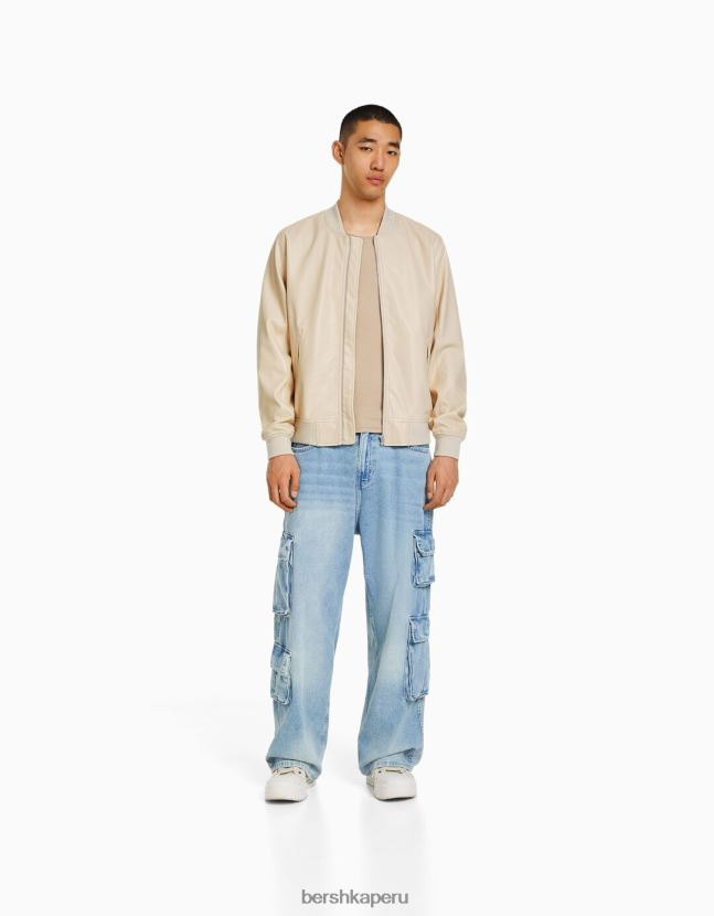 beige Bershka hombres chaqueta bomber de piel sintética 806J6B3065