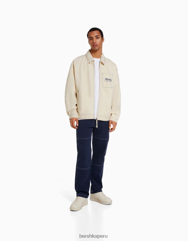 crema Bershka hombres chaqueta de algodón bordada con costuras en contraste 806J6B3076