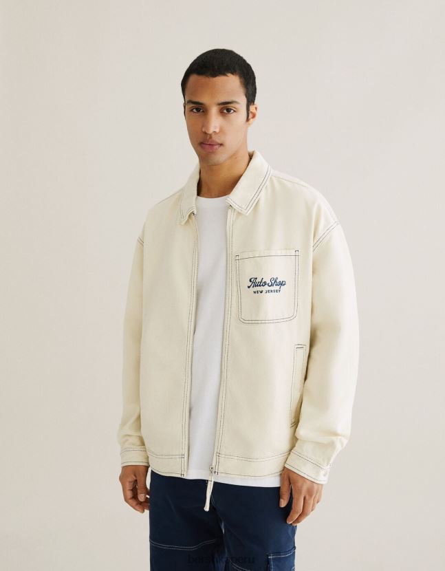 crema Bershka hombres chaqueta de algodón bordada con costuras en contraste 806J6B3076