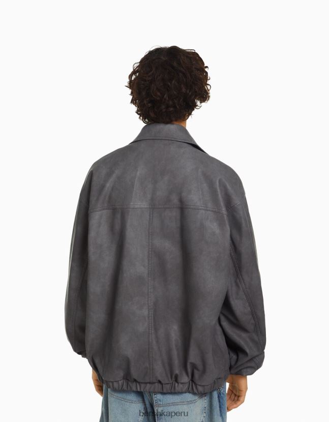 gris Bershka hombres chamarra oversize de piel sintética con efecto envejecido 806J6B3082
