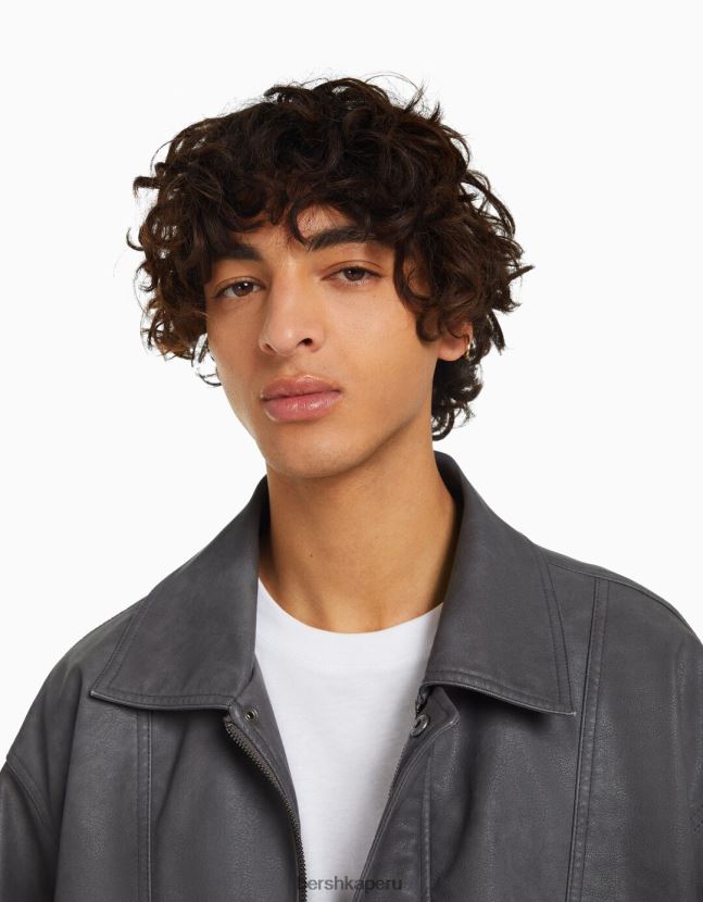 gris Bershka hombres chamarra oversize de piel sintética con efecto envejecido 806J6B3082