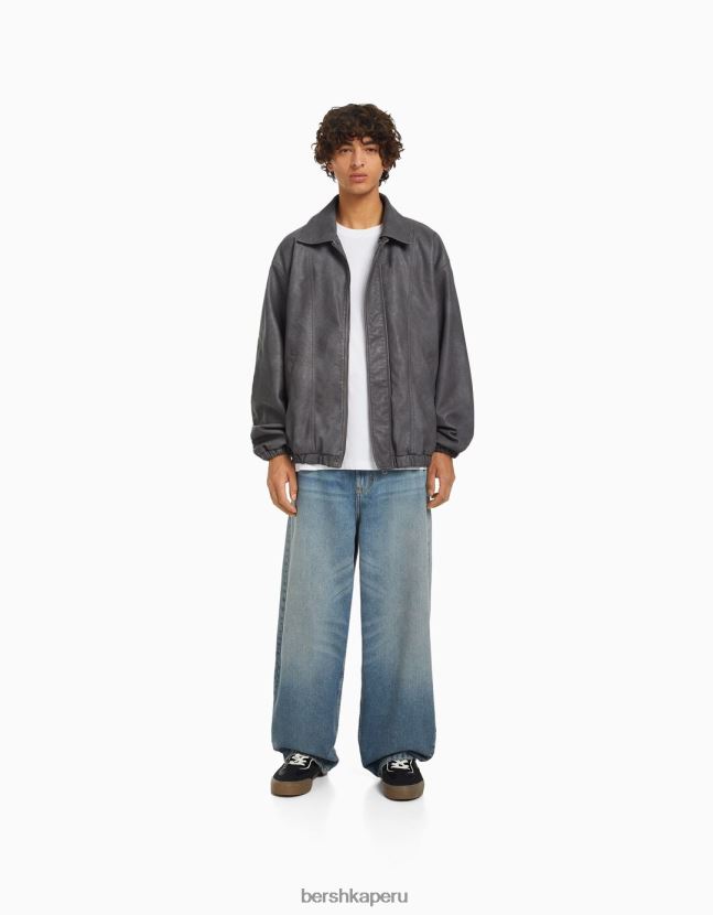 gris Bershka hombres chamarra oversize de piel sintética con efecto envejecido 806J6B3082