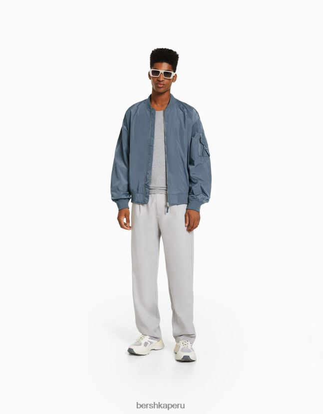 gris oscuro Bershka hombres chaqueta bomber técnica ligera 806J6B3041