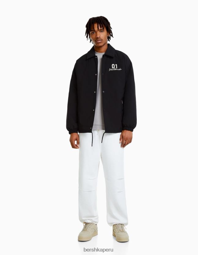 negro Bershka hombres chaqueta con estampado en la espalda 806J6B3048