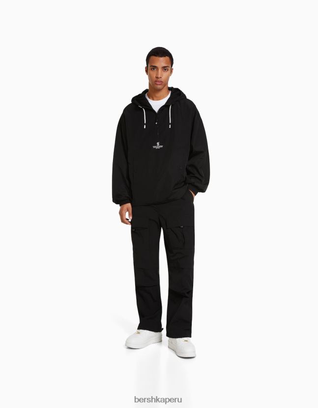 negro Bershka hombres chaqueta fina de nailon con capucha 806J6B3073