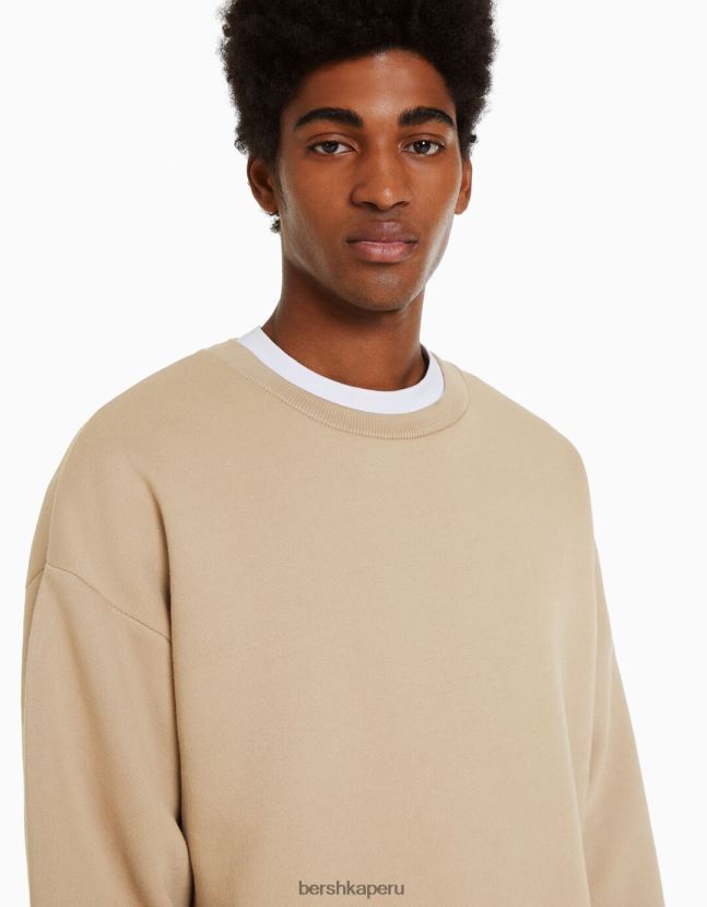 camello Bershka hombres sudadera oversize con cuello redondo 806J6B2990