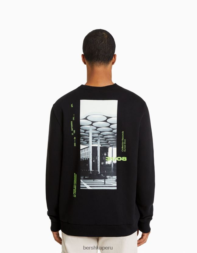 negro Bershka hombres sudadera easy fit con estampado fotográfico 806J6B2980