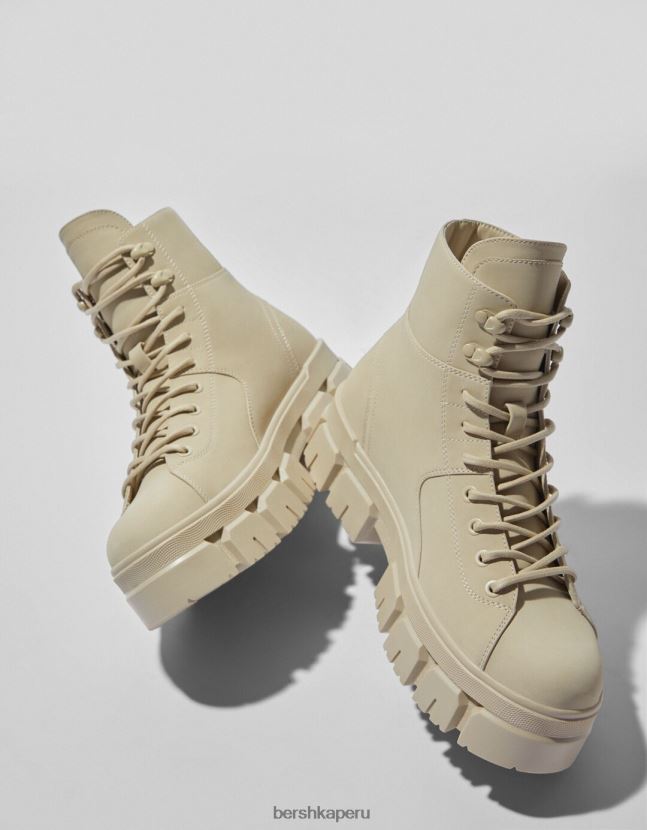 arena Bershka hombres botas con cordones y suela deportiva 806J6B3448