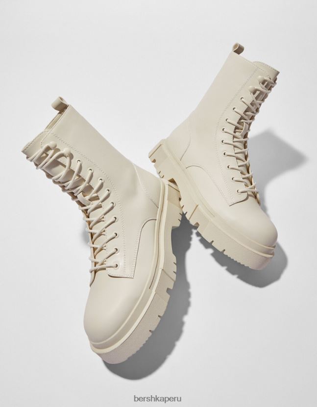 crudo Bershka hombres botas con cordones y suela deportiva 806J6B3463