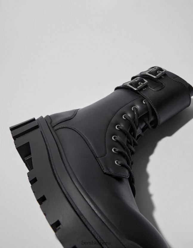 negro Bershka hombres botas con cordones y hebillas 806J6B3574