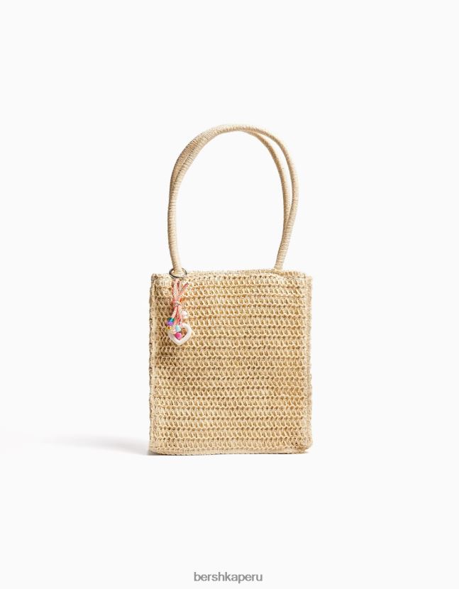 arena Bershka mujer bolso de mezcla de rafia con correas y dijes 806J6B1932