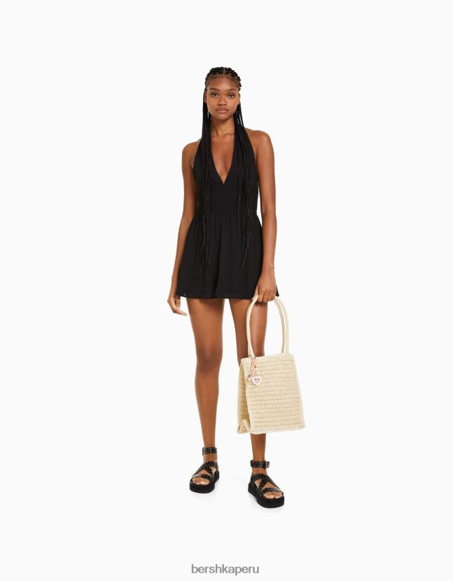 arena Bershka mujer bolso de mezcla de rafia con correas y dijes 806J6B1932