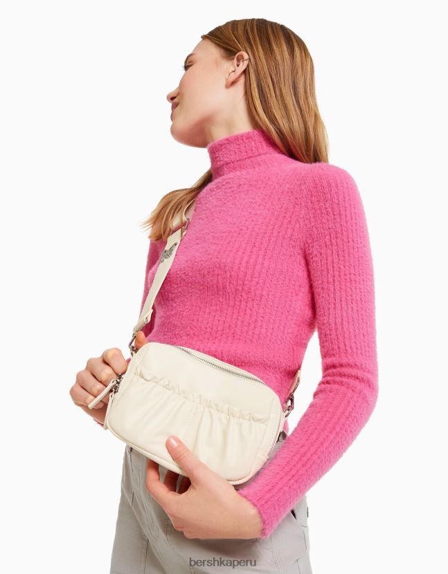 crema Bershka mujer bandolera de piel sintética con detalle de mariposa 806J6B2405