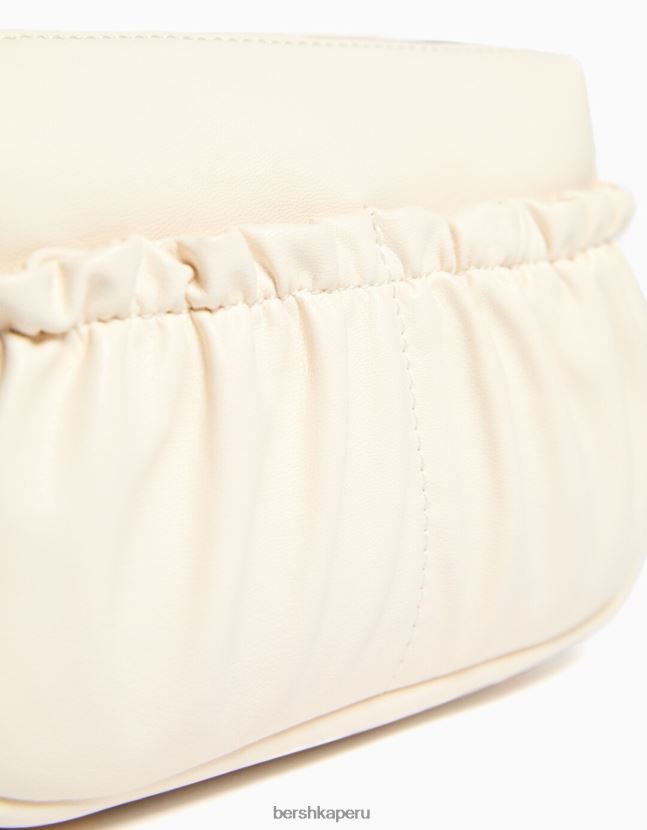 crema Bershka mujer bandolera de piel sintética con detalle de mariposa 806J6B2405