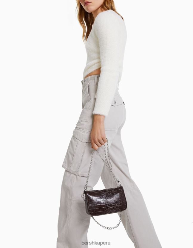 marrón Bershka mujer bolso efecto cocodrilo con detalle de cadena 806J6B2412