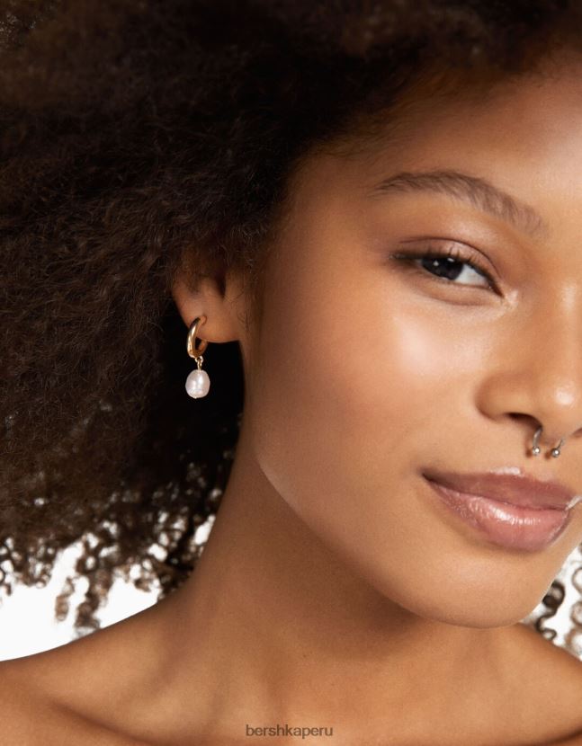oro Bershka mujer juego de 9 pendientes de aro con diamantes de imitación y perlas de imitación 806J6B2470