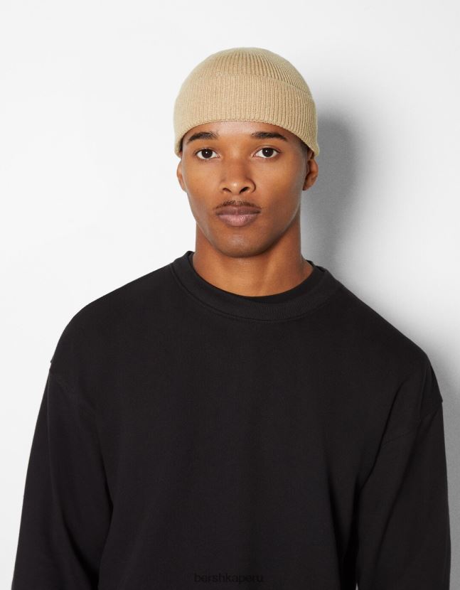 arena Bershka mujer gorro corto 806J6B2559