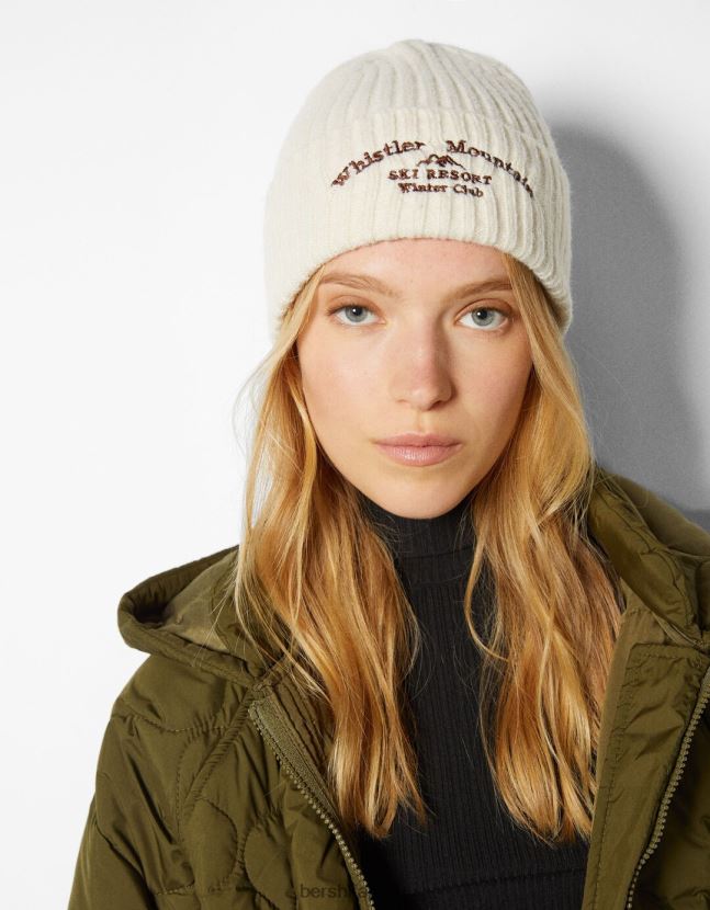 crema Bershka mujer gorro de canalé bordado 806J6B2557